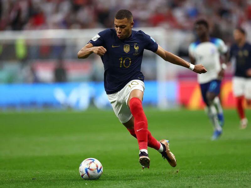 when did mbappe start playing soccer